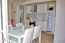 mobilheim-gardasee-5-personen-ess-wohnecke-01