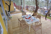 mobilheim-camping-gardasee-castelletto-lemaior-peler3-terrasse-05